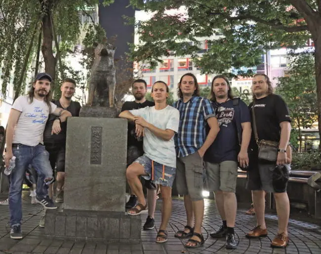 Наша туровая команда у памятника Хатико в Токио Не сразу скажешь что эта - фото 26