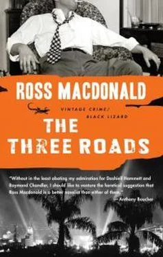 Росс Макдональд The Three Roads обложка книги