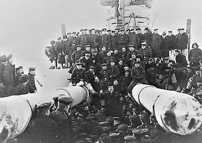Митинг на линкоре Полтава 4 марта 1917 г Выступает депутат Государственной - фото 55