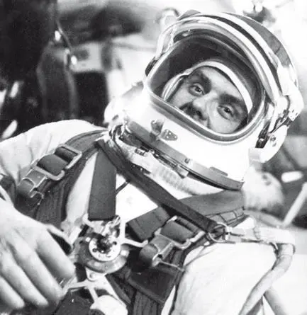 Владимир Комаров в 1967 г 20 июля 1969 г Знаменитый след человека на Луне - фото 10