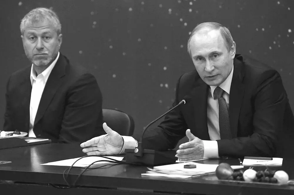 Президент России Владимир Владимирович Путин выступает на прессконференции в - фото 51