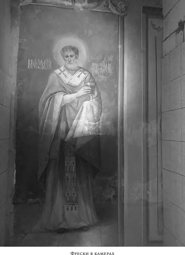 И все же желающих жить по одному в маленькой камере намного больше чем готовых - фото 11
