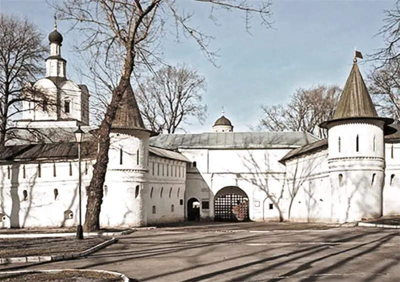 Вид на центральные врата ансамбля музеямонастыря Центральный музей - фото 37
