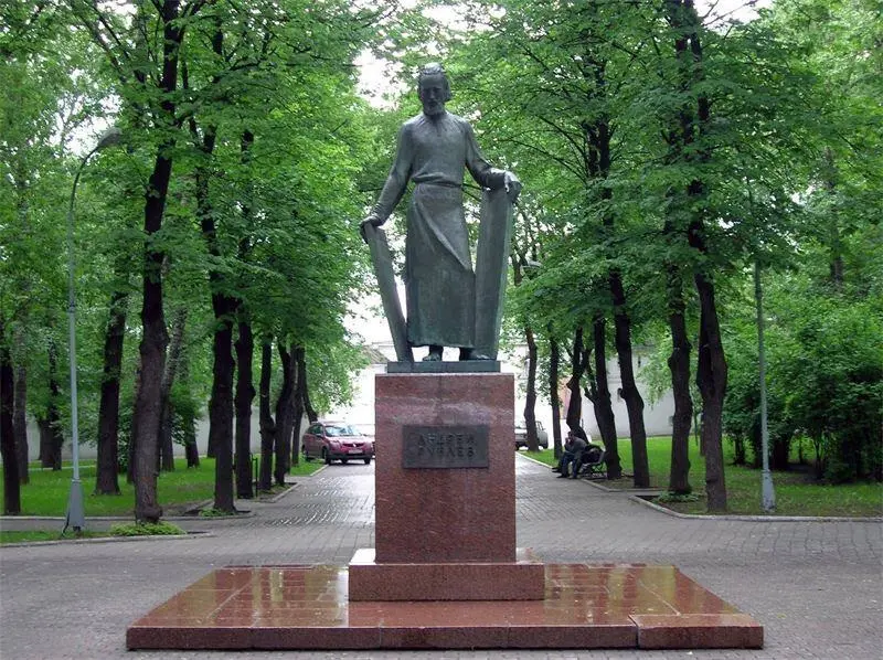 По инициативе работников музея в 1985 году перед входом в СпасоАндроников - фото 63
