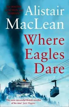 Алистер Маклин Where Eagles Dare обложка книги