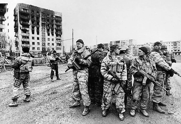 Федеральные военнослужащие в Чечне Январь 1995 г С января 1999 г чеченские - фото 332