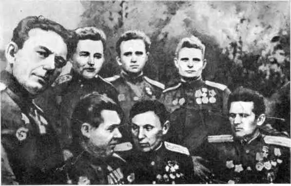 Встреча Героев Слева направо сидят С А Иванов А И Покрышкин А А - фото 15