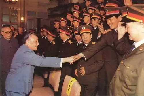 Дэн Сяопин на встрече с военными после событий 9 июня 1989 года Более того - фото 182