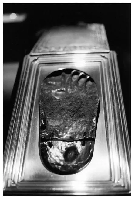 Footprint of the prophet Topkapi Palace Istanbul 1992 In the five years of - фото 37