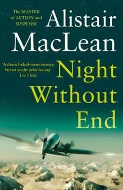 Алистер Маклин Night Without End обложка книги