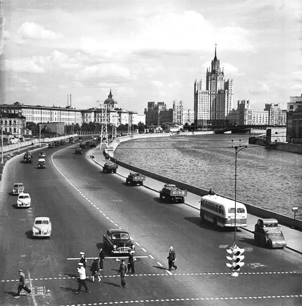Москва на фото 1950х годов Еще помню как за год до этого приезжая в Москву - фото 39