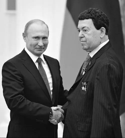 Президент Российской Федерации Владимир Путин принял в Кремле народного артиста - фото 55