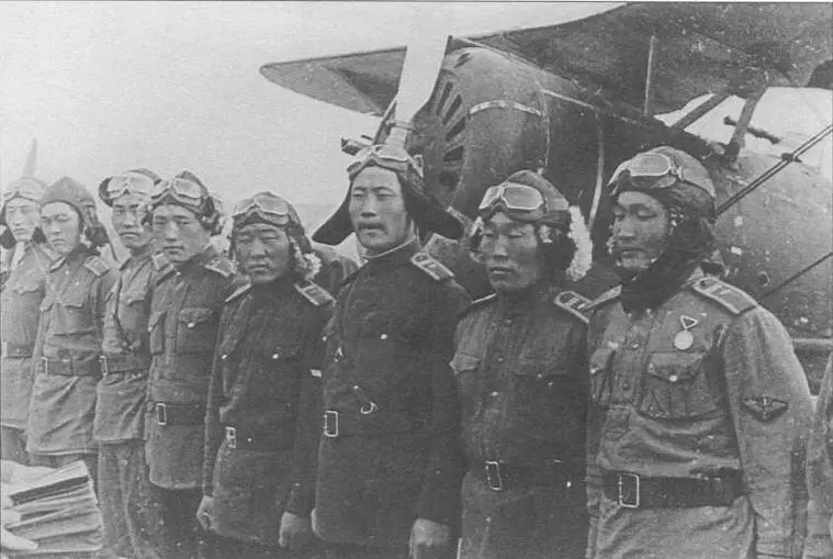 В 1945 г несколько И15бис имелось на вооружении монгольских авиационных - фото 88