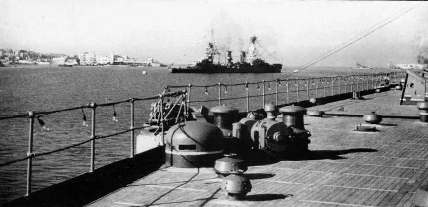 На Севастопольском рейде в день военноморского флота Конец 1940х начало - фото 144