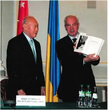 Встреча с Министромментором Республики Сингапур Ли Куан Ю Киев 2010 г - фото 14
