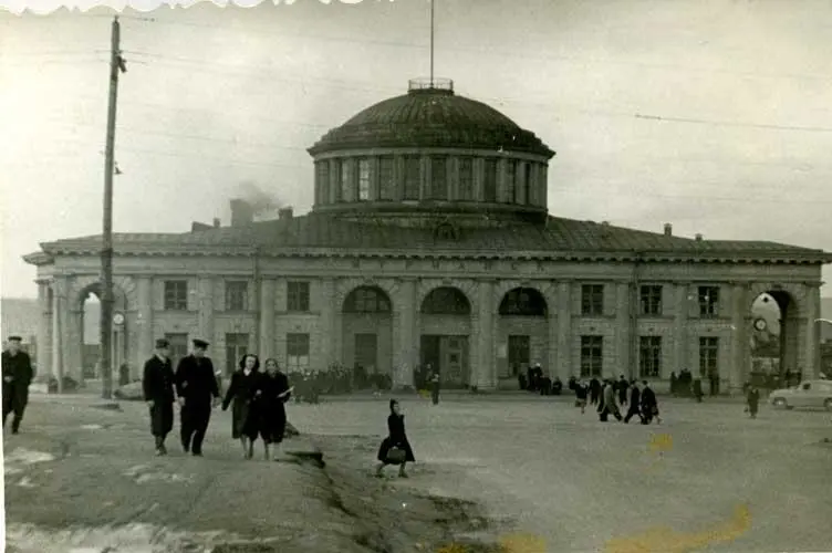 Мурманск Вокзал Весна 1955 года Вокзал столицы Заполярья Я жду когда - фото 13