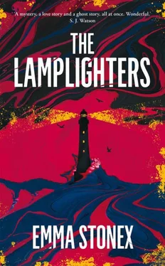 Emma Stonex The Lamplighters обложка книги