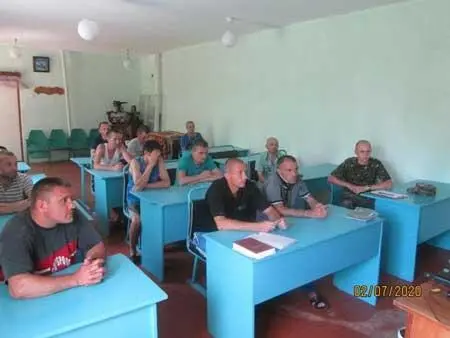 Сидят зэки слушают про штурм Зимнего завидуют лихим революционным массам - фото 50
