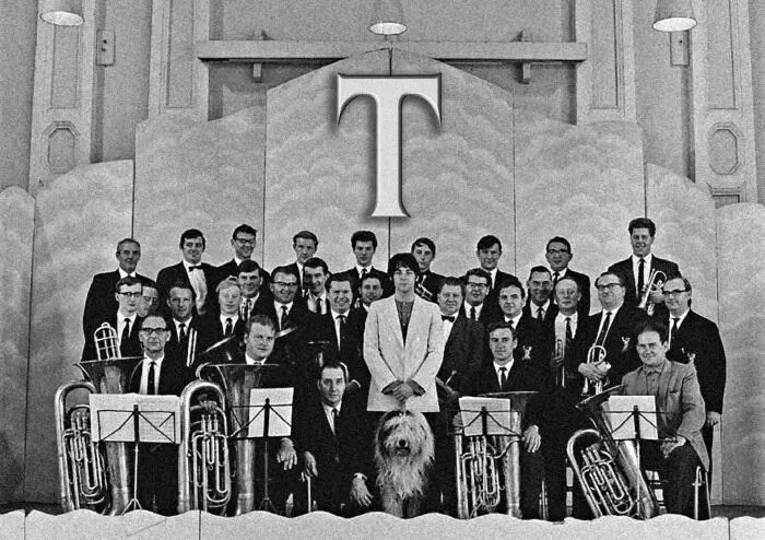 The Black Dyke Mills Band с Полом и Мартой Полагаю что мы прошли уже две - фото 34