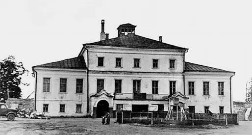 Здание бывшей дворянской усадьбы в советское время сельхозтехникума в - фото 1