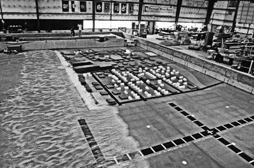 Researchers at the Oregon State University Tsunami Lab have built a model city - фото 12