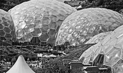 The Eden Project in Cornwall is an experiment with environmentally sustainable - фото 16