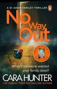 Кара Хантер No Way Out обложка книги