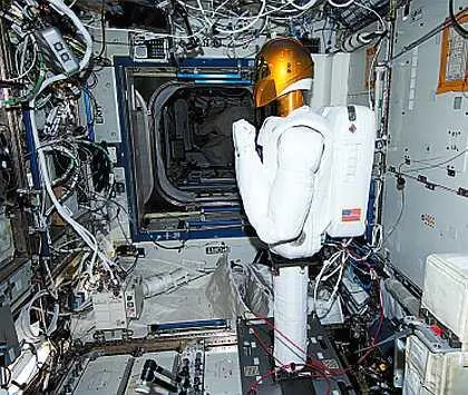 Испытания робота Robonaut 2на земном полигоне Испытания роботаастронавта - фото 9