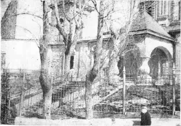 С площадки у Владимирской церкви в Малом Ивановском переулке латышские - фото 8