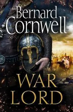 Бернард Корнуэлл War Lord обложка книги