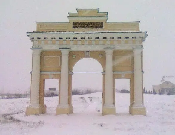 Несколько мгновений на хуторе было тихо а потом опять началось движение под - фото 12