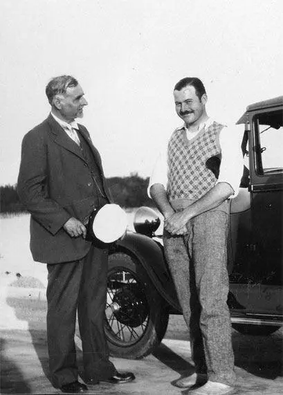 Кларенс и Эрнест Хемингуэи в КиУэст Флорида 10 апреля 1928 года На сделанной - фото 6