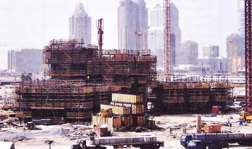 Burj Dubaiуже показался над землёй Июль 2005 года Это вдохновитель - фото 1