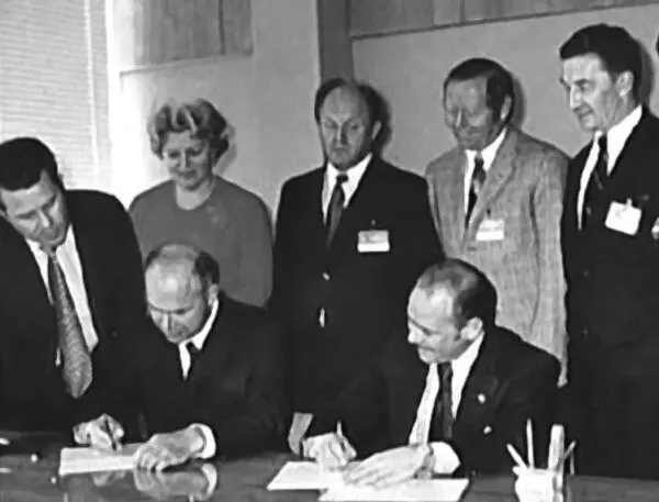 Илл 1 Сентябрь 1974 года Москва Подписание соглашения по информационной - фото 12