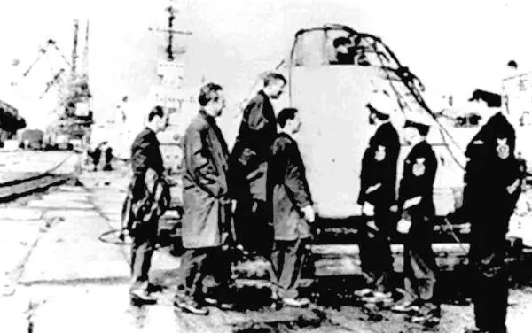Илл 5 6 сентября 1970 года Передача капсулы Аполлона13 американским - фото 65