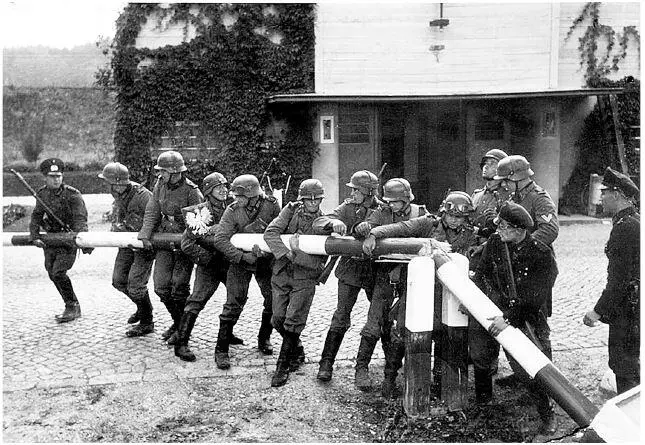 1 сентября 1939 года Немцы уничтожают польскую границу в районе Сопота На - фото 80