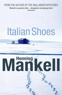 Хеннинг Манкелль Italian Shoes обложка книги