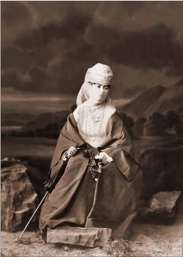 Жительница Стамбула Фотоателье Братья Абдулла 1870е годы Босфорские ялы в - фото 44