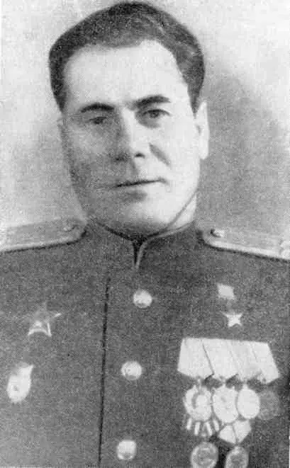 Герой Советского Союза И С ЗЕНИН В 1944 году после лечения в госпитале меня - фото 21