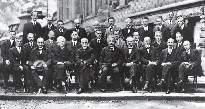 7 Знаменитый Сольвеевский конгресс 1927 года собрал почти всех основателей - фото 290