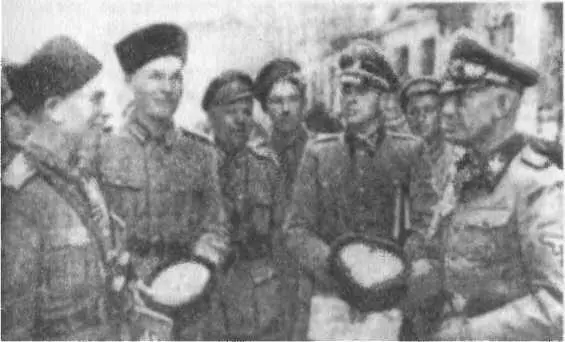 Подразделение Бондаренко Варшава август 1944 г Построение одной из - фото 20
