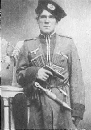 Эту карточку казак послал своей семье в 1945 году из Югославии Казаки на - фото 36