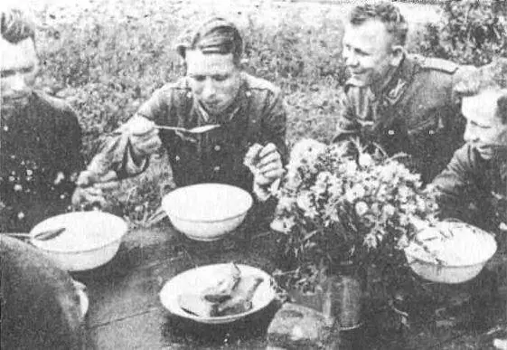 Казаки на Восточном фронте 1943 г Казаки на отдыхе Восточный фронт 1943 - фото 37