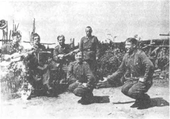 Казаки на отдыхе Восточный фронт 1943 г Полковник Вагнер Похороны - фото 39