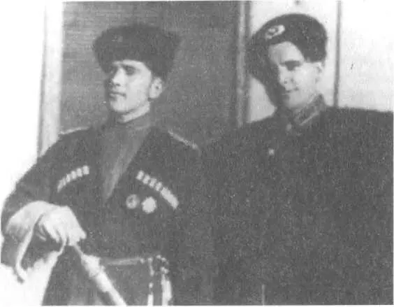 Казаки 1й казачьей кавалерийской дивизии 1943 г Казаки 360го полка фон - фото 74