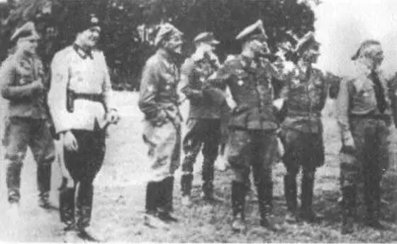 Казаки Кубанские казаки на Восточном фронте 1943 г На площади - фото 82