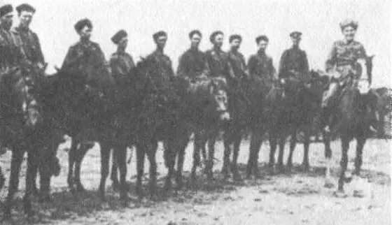 Кубанские казаки на Восточном фронте 1943 г На площади Новочеркасска в - фото 83
