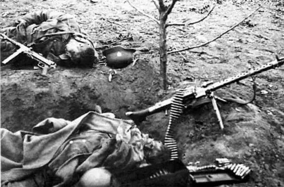 Убитые гренадеры 320й пехотной дивизии в с Безлюдовка 6 июля 1943 г - фото 37