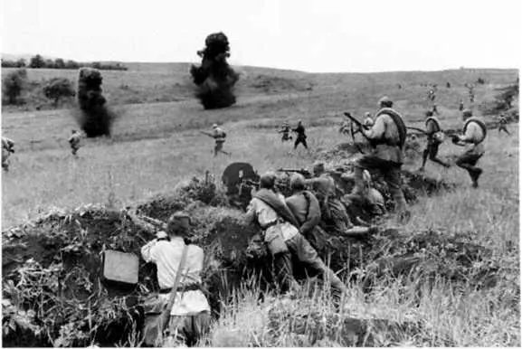 Начало контратаки подразделений 270й стрелковой дивизии 12 июля 1943 г В - фото 73