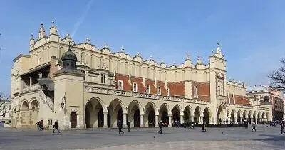 Галерея Сукеннице на центральной площади Кракова у стен которой состоялась - фото 30